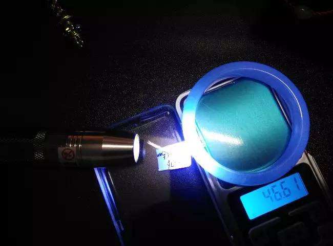 用手機電筒照翡翠手鐲可以嗎 教你正確的使用強