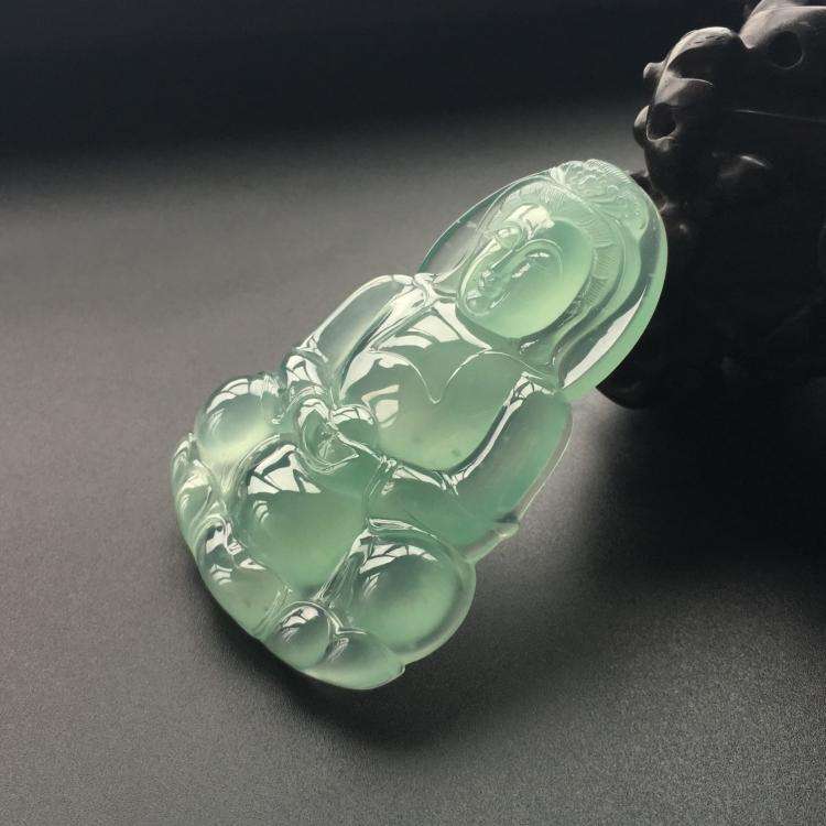 翡翠觀音選購時應該注意些什么 佩戴翡翠觀音吊