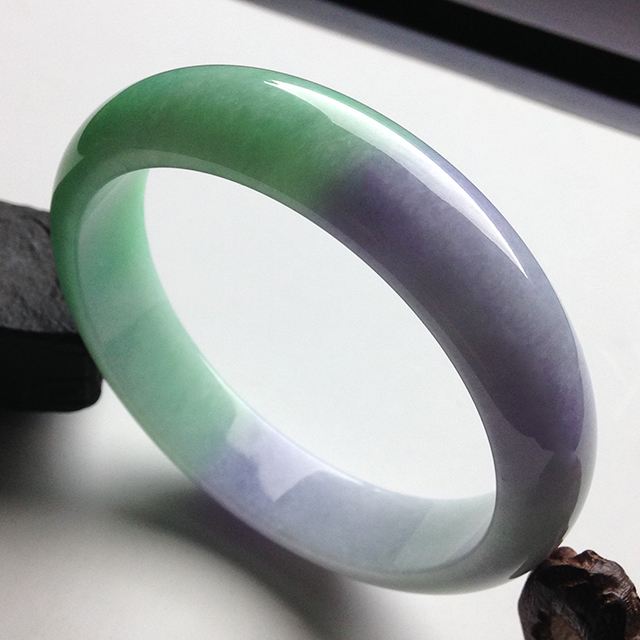 有人買了5萬元的春帶彩翡翠手鐲 讓我告訴你們選