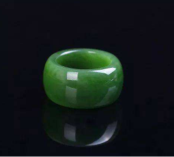 翡翠玉扳指的佩戴方法有什么講究 玉扳指有哪些