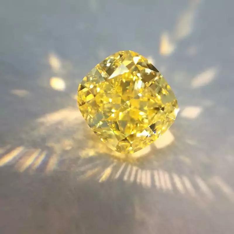愛更愛告訴你關于鉆石顏色的秘密