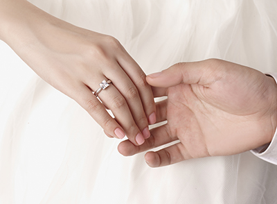 訂婚鉆戒和結婚鉆戒竟然有這些不同，漲姿勢了！