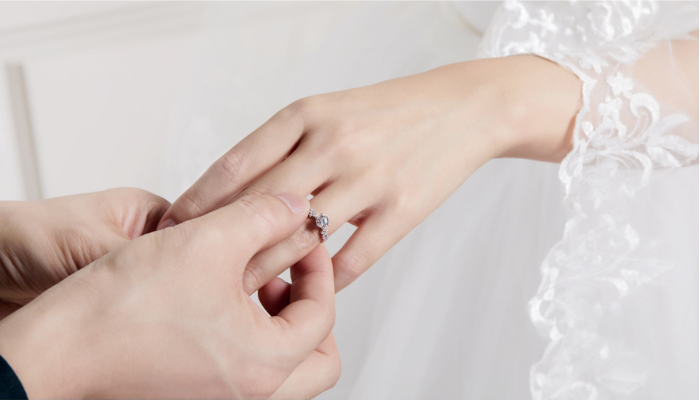 訂婚鉆戒和結婚鉆戒竟然有這些不同，漲姿勢了！