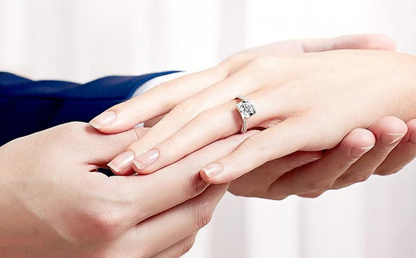 在巴中結婚買鉆戒多少錢合適？去哪里買劃算？
