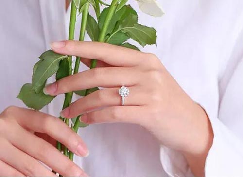 成都結婚買什么戒指，結婚鉆戒什么牌子好？