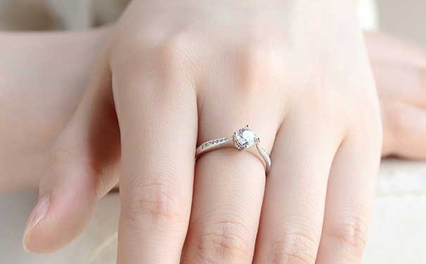 在成都結婚買鉆戒多少錢合適？去哪里買劃算？