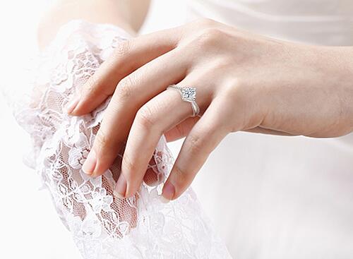 在成都結婚買鉆戒多少錢合適？去哪里買劃算？