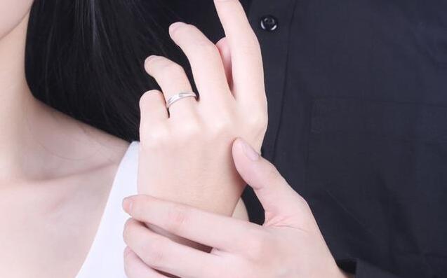 巴中結婚要買幾個戒指？